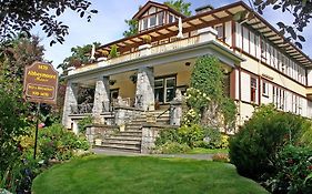 Abbeymoore Manor Bed & Breakfast Inn